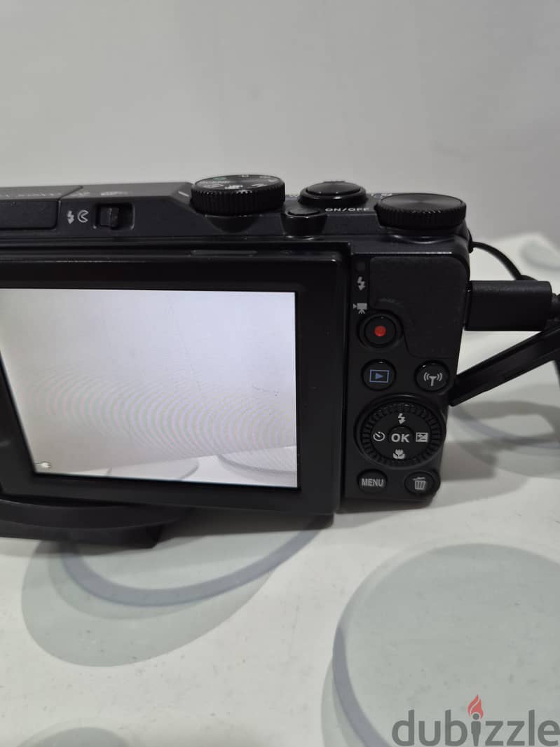 Nikon Coolpix S9900 (30x optical zoom) excellent condition with tripod 4