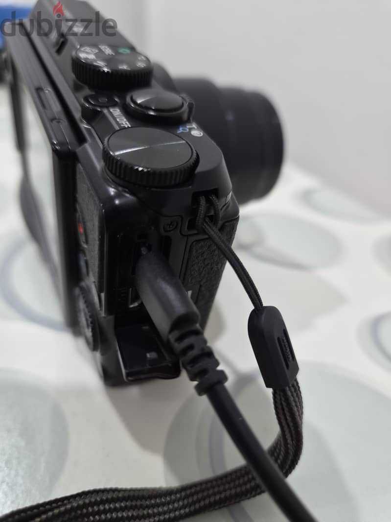 Nikon Coolpix S9900 (30x optical zoom) excellent condition with tripod 5