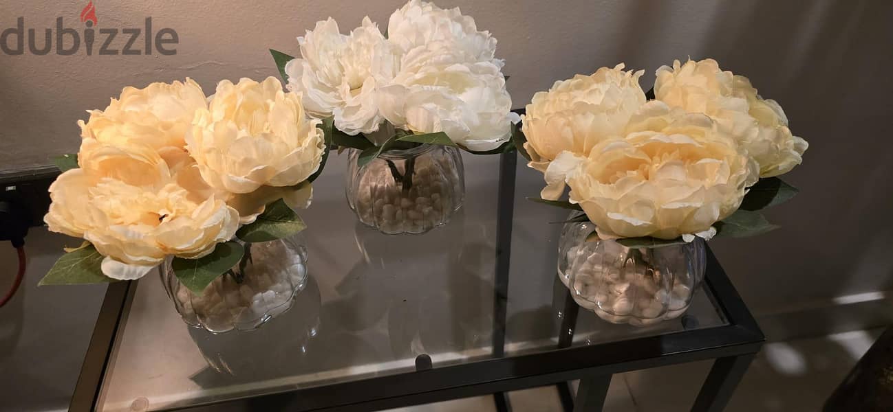 Sofa side table and flower vaz 1