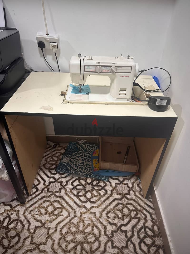 Excellent condition sewing machine 1