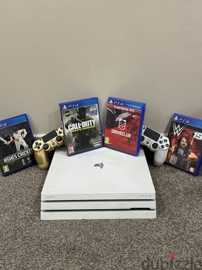 PS4 PRO Glacier White Edition
