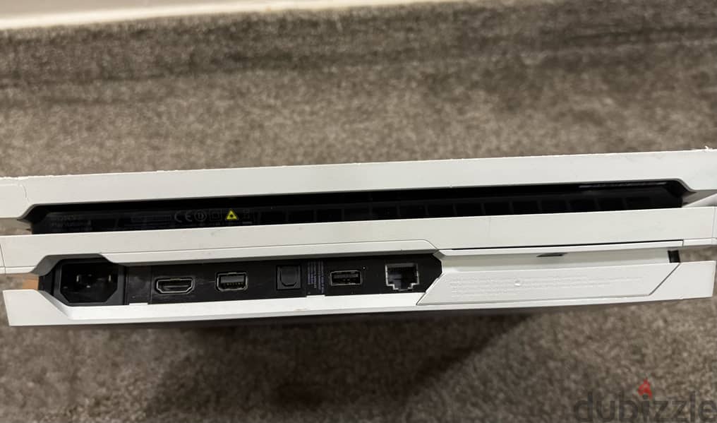 PS4 PRO Glacier White Edition 1