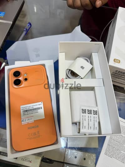 honer 600 RA. 8+16GB. 256GB stroge need and clean with box