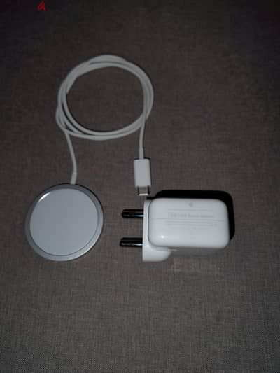 Apple Magsafe Wireless charger with apple 12W power adapter