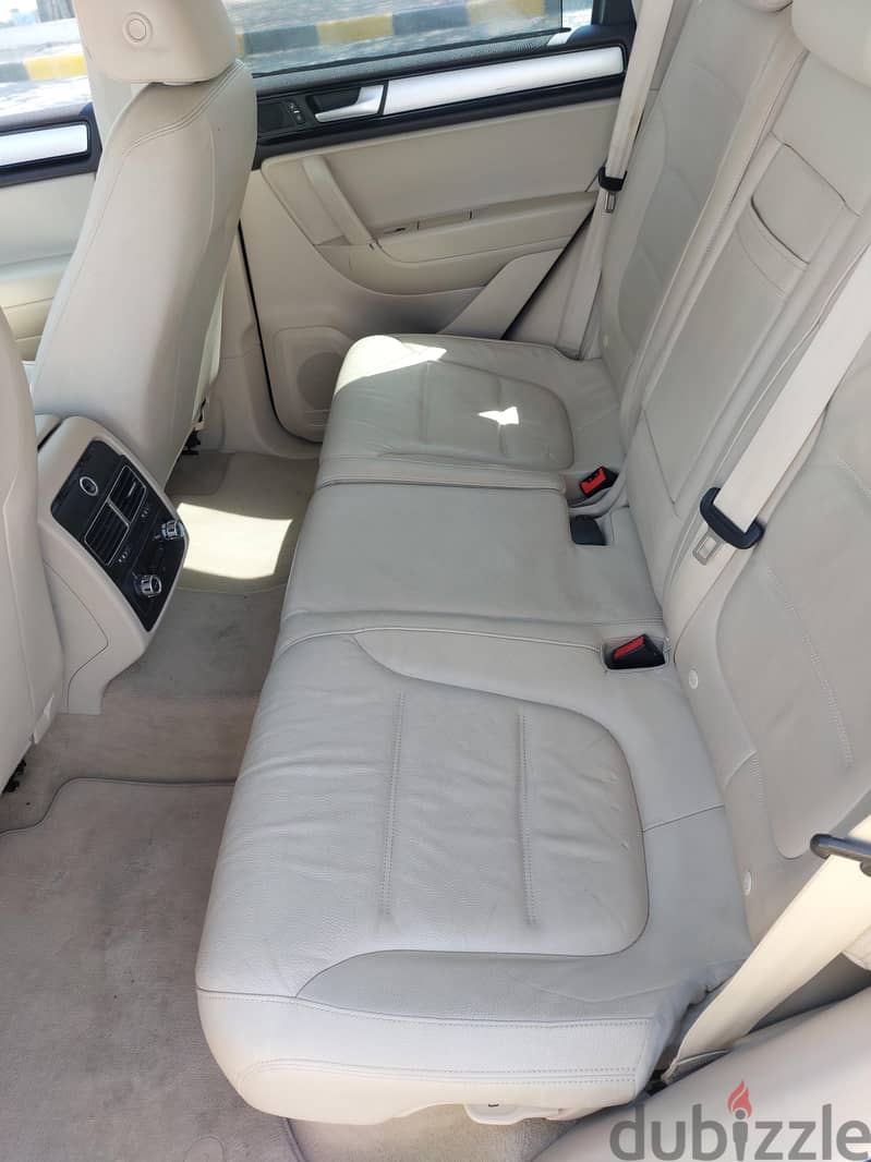 Volkswagen Touareg 2015 excellent condition orginal paint 10