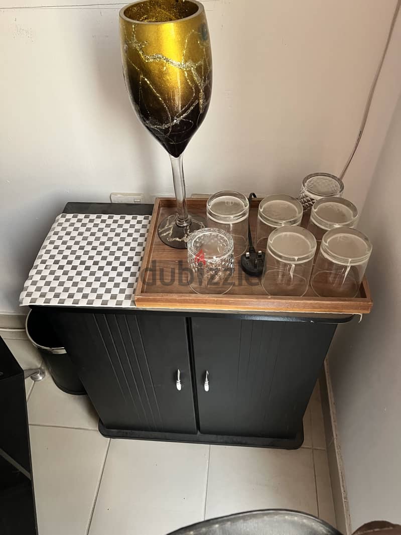 Bar table with high rise chairs 1