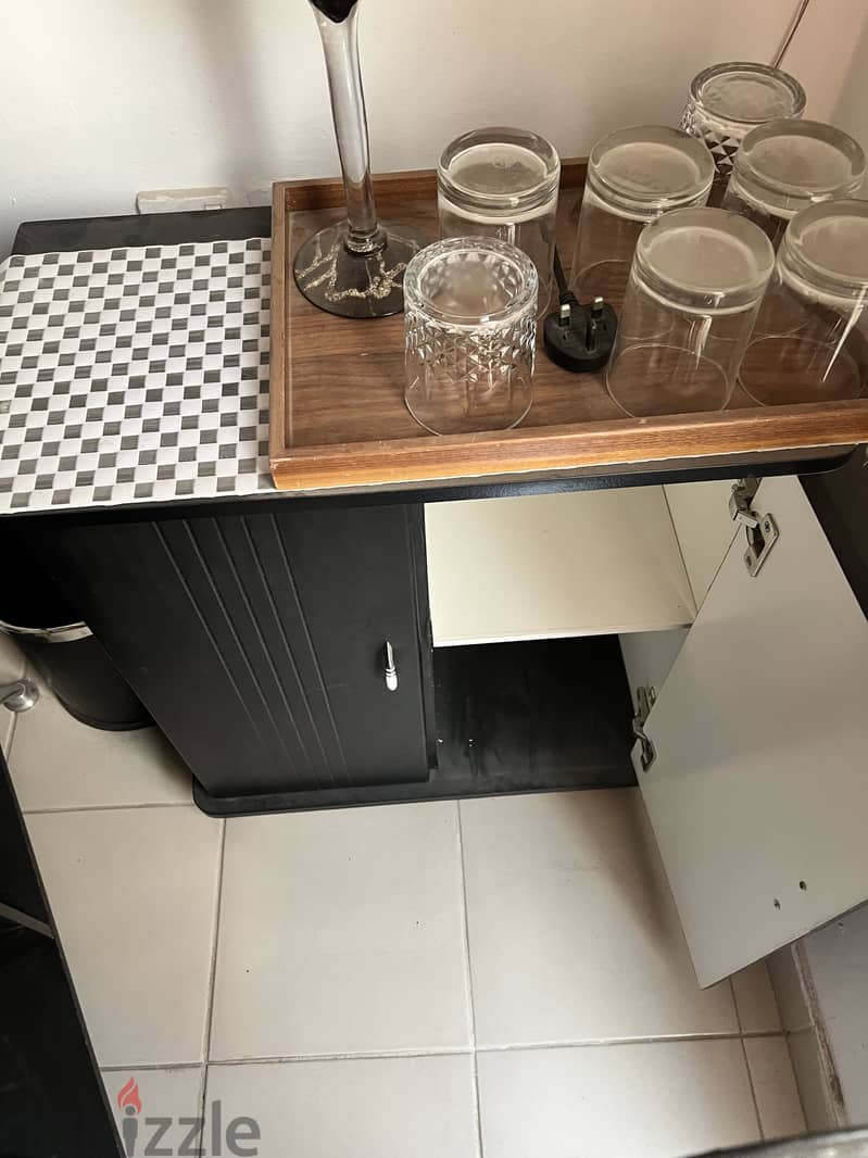Bar table with high rise chairs 2