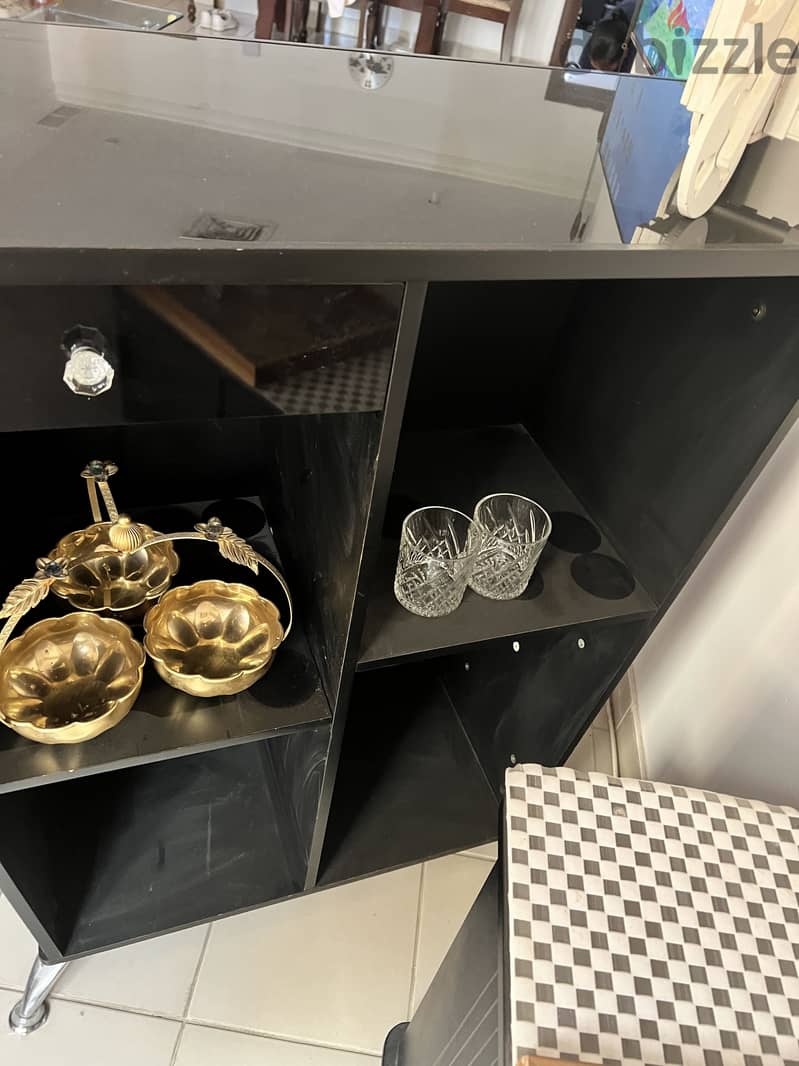 Bar table with high rise chairs 3