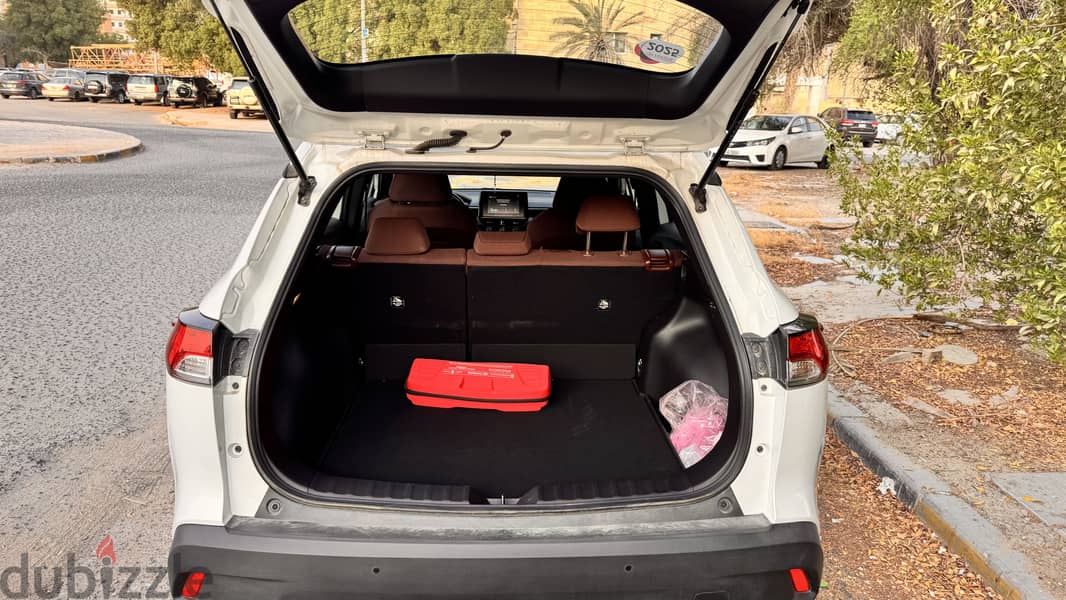 Toyota Corolla Cross 2025- 1.8CC -6300 kilometres under warranty 13