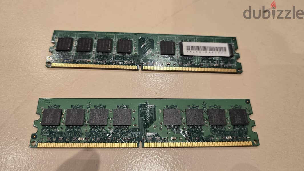 Two 1GB DDR2 SDRAM 1
