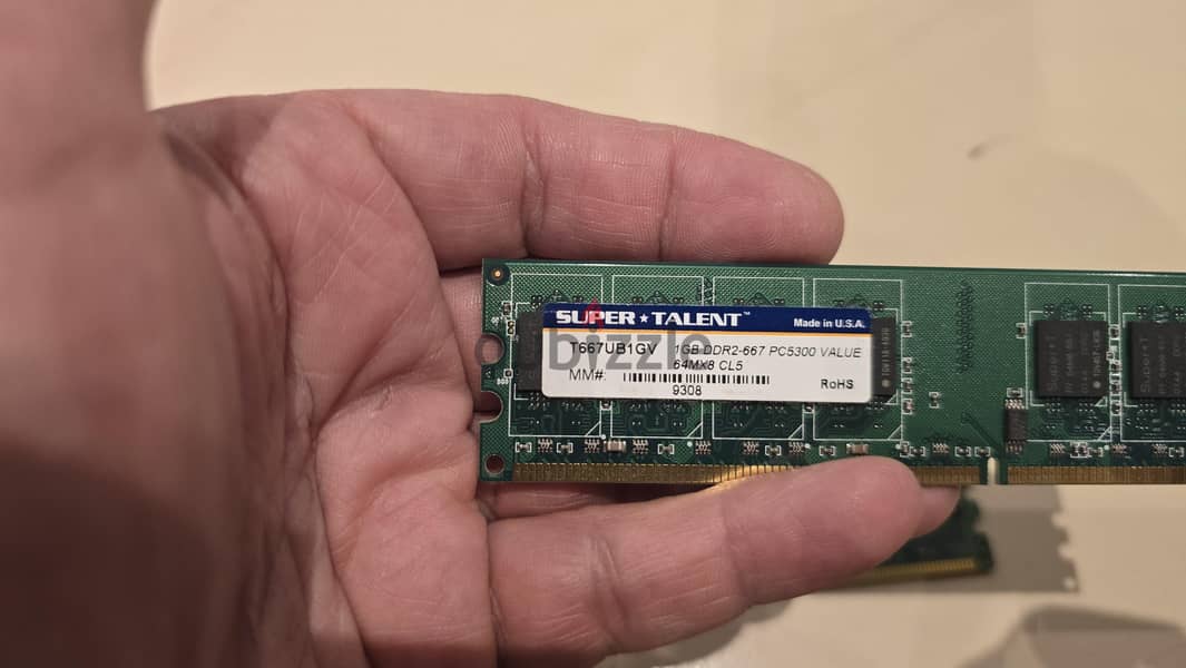 Two 1GB DDR2 SDRAM 3