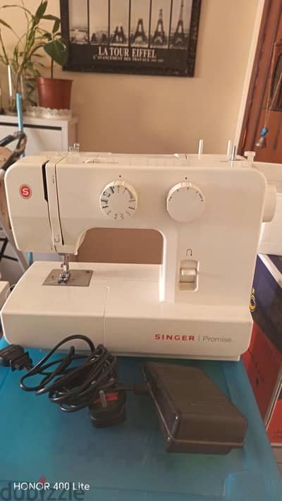 For sale sewing machine Singer brand excellent condition