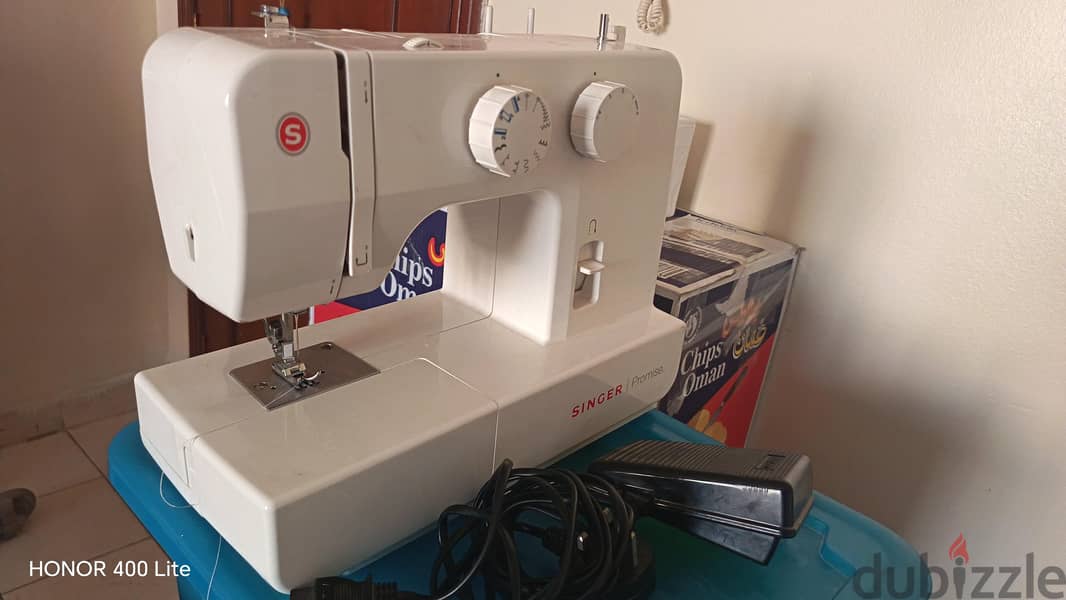 For sale sewing machine Singer brand excellent condition 1