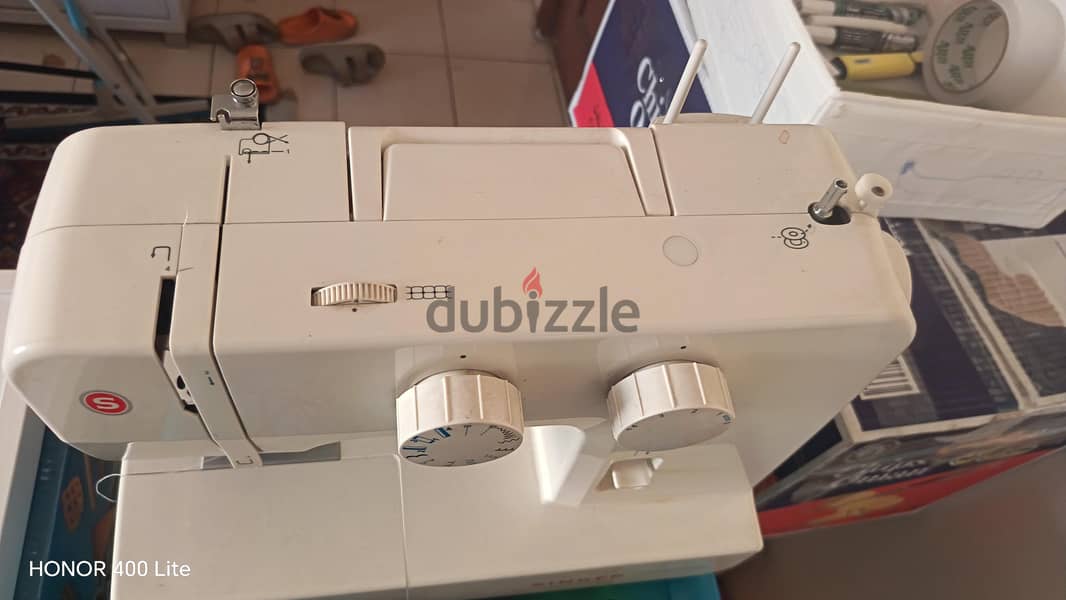 For sale sewing machine Singer brand excellent condition 2