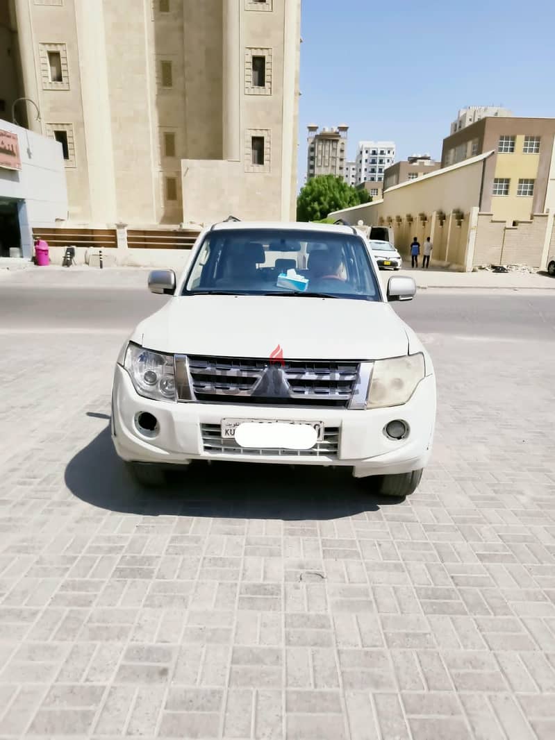 Pajero 2013 v6 4X4 good condition 2