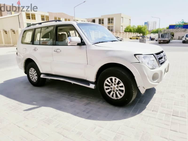 Pajero 2013 v6 4X4 good condition 4