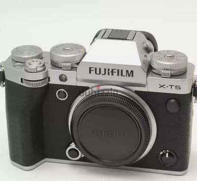 Fujifilm X-T5 Mirrorless Digital Camera Silver