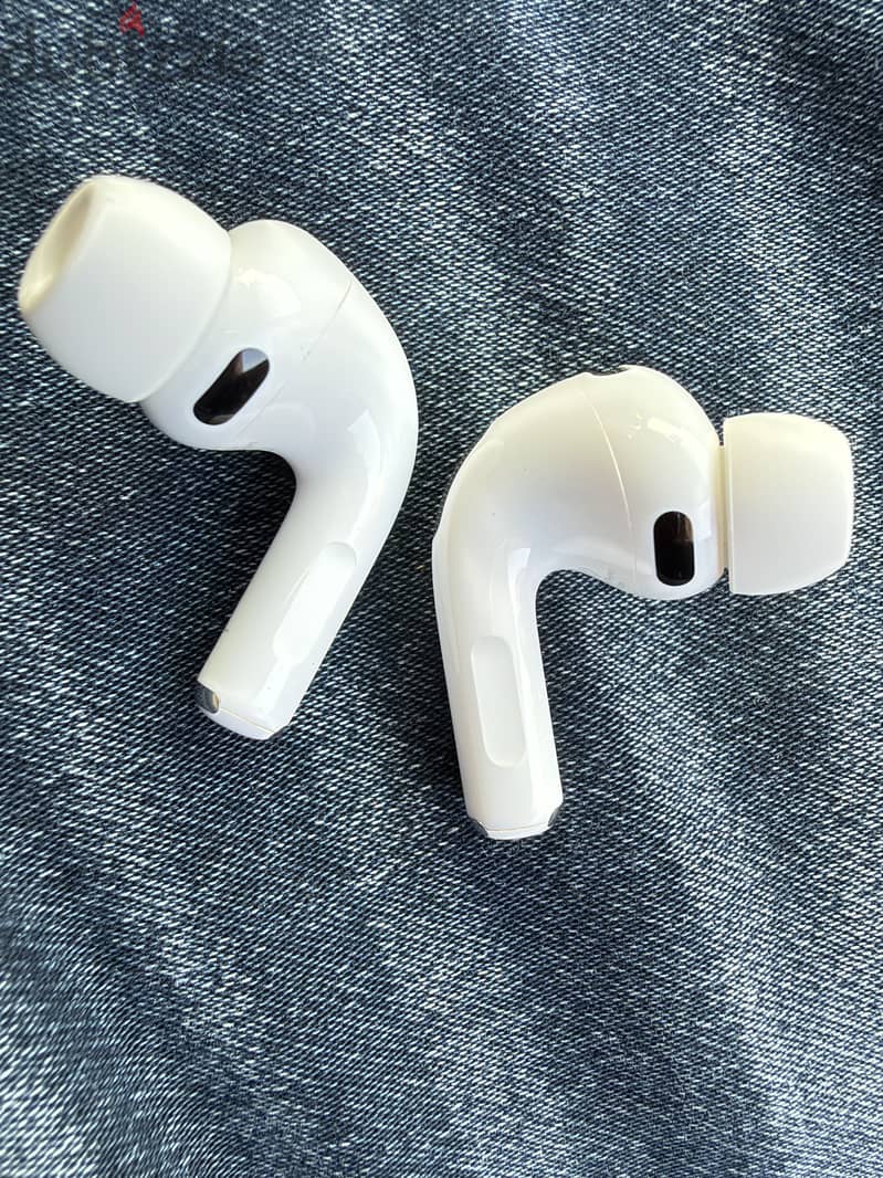 Apple AirPods Pro 3 in 100% Brand New condition 3