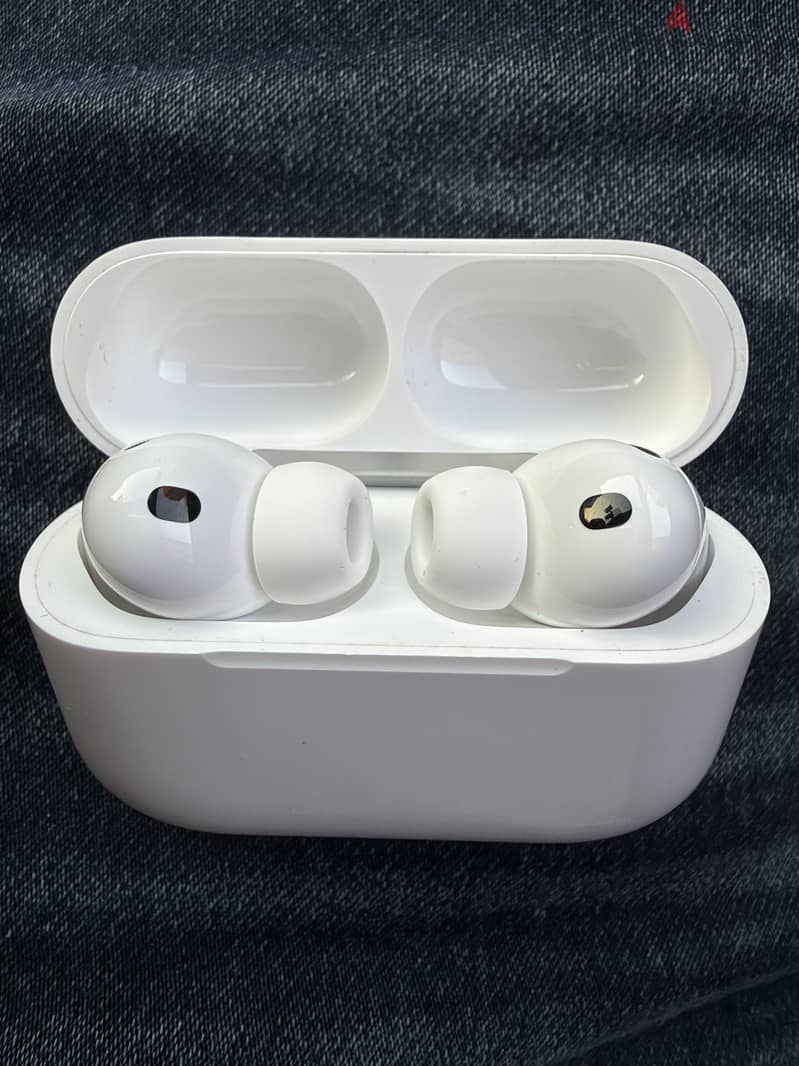 Apple AirPods Pro 3 in 100% Brand New condition 6
