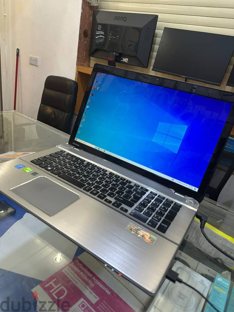 SSD 240GB. HDD 2TB NvidiaGB.  Screen 17.3 inch 2