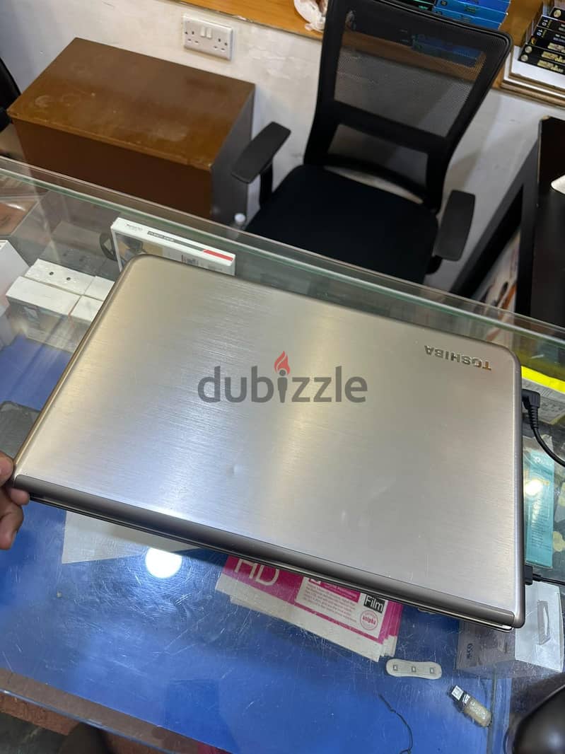 SSD 240GB. HDD 2TB NvidiaGB.  Screen 17.3 inch 4