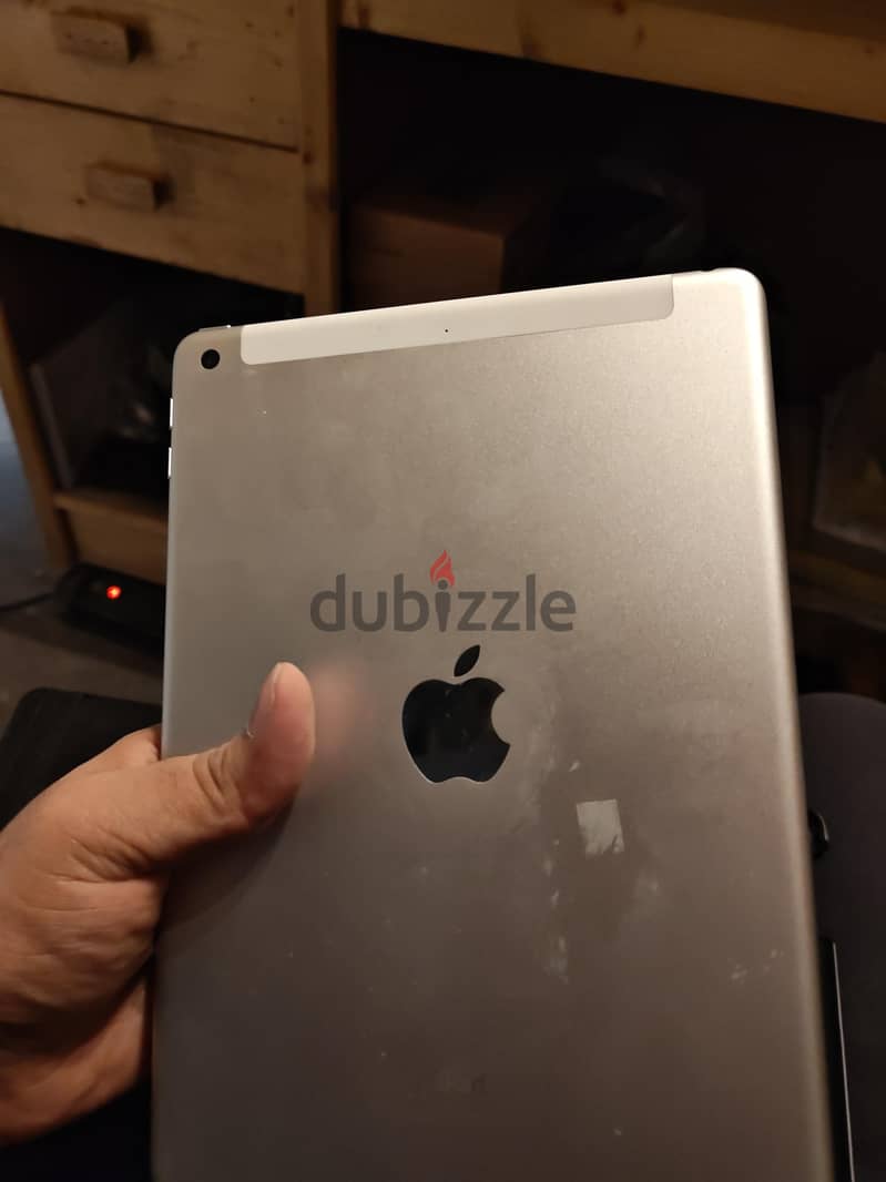 apple ipad 5th generation 32gb with simcardneat and good condition 2