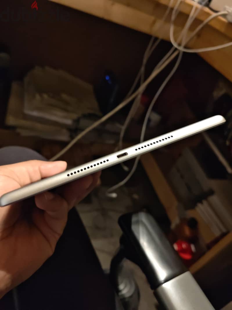 apple ipad 5th generation 32gb with simcardneat and good condition 4