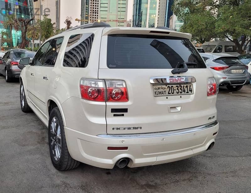 GMC Acadia 2012 1