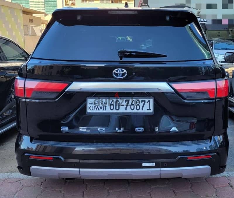 Toyota Sequoia 2023 3
