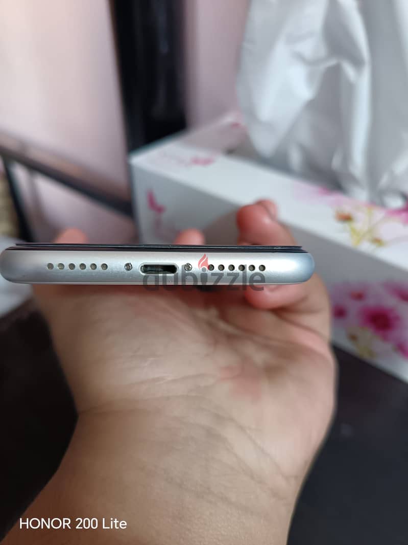 Apple - iPhone XR 1
