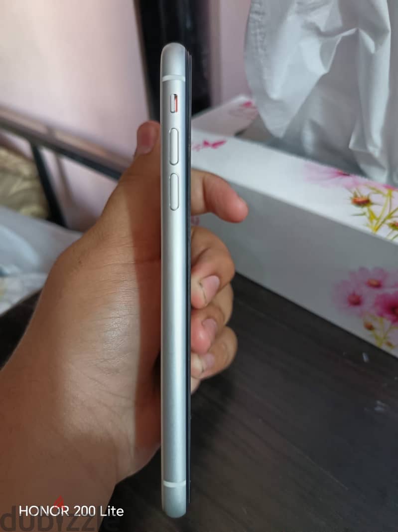 Apple - iPhone XR 4