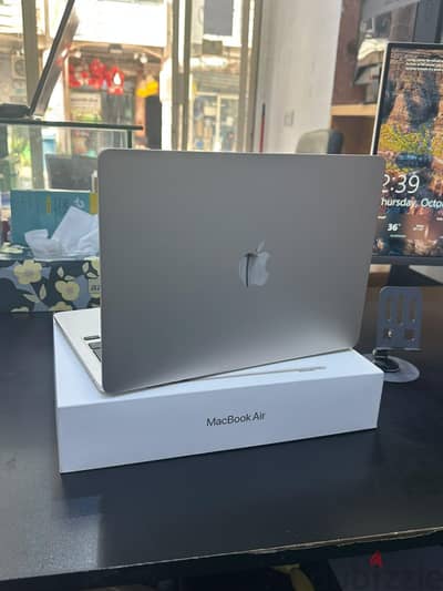 MacBook Air M4  Ram 16Gb  storage 256GB Recycle 12 Battery health 100