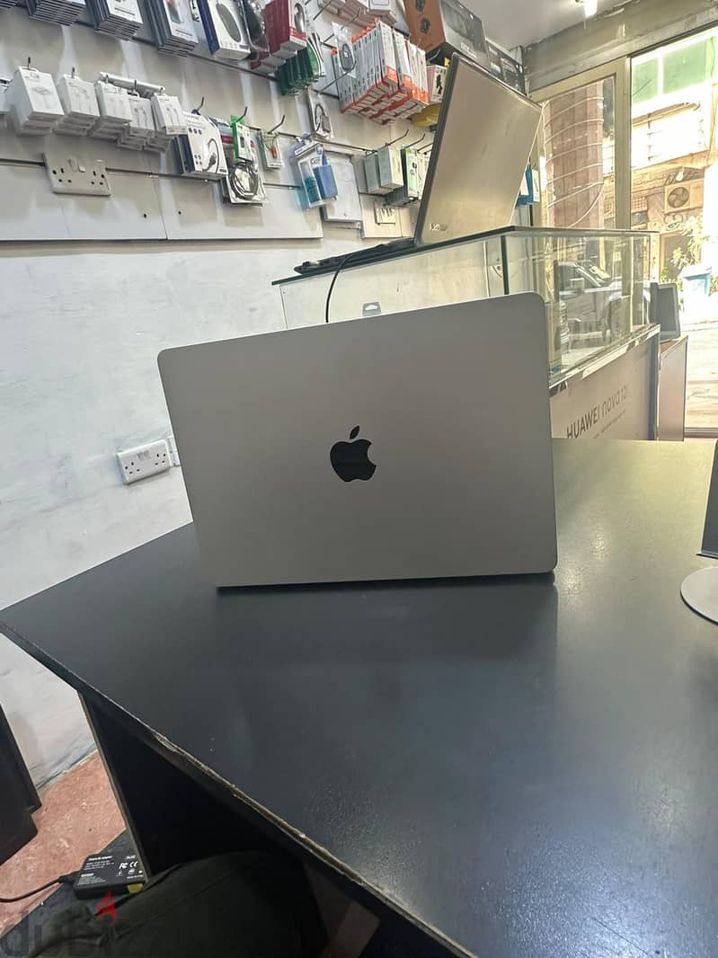 MacBook Air M4  Ram 16Gb  storage 256GB Recycle 12 Battery health 100 3