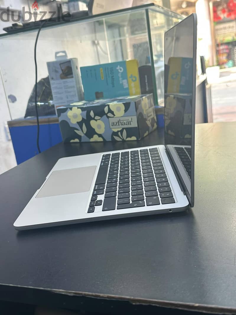 MacBook Air M4  Ram 16Gb  storage 256GB Recycle 12 Battery health 100 6