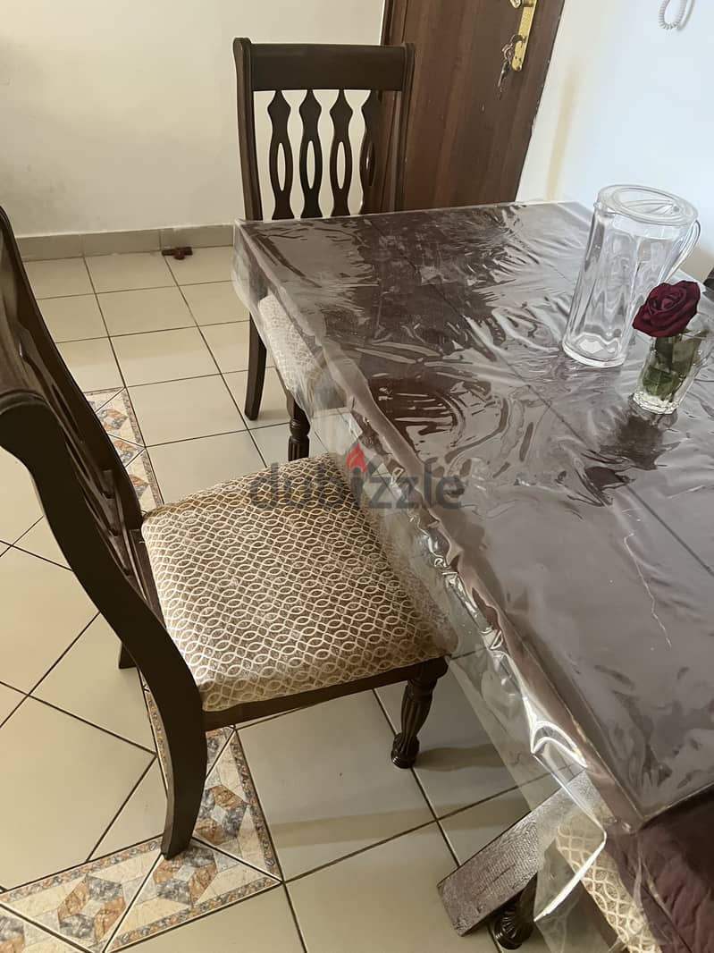 Dining table with 4 chairs for sale in mangaf 1