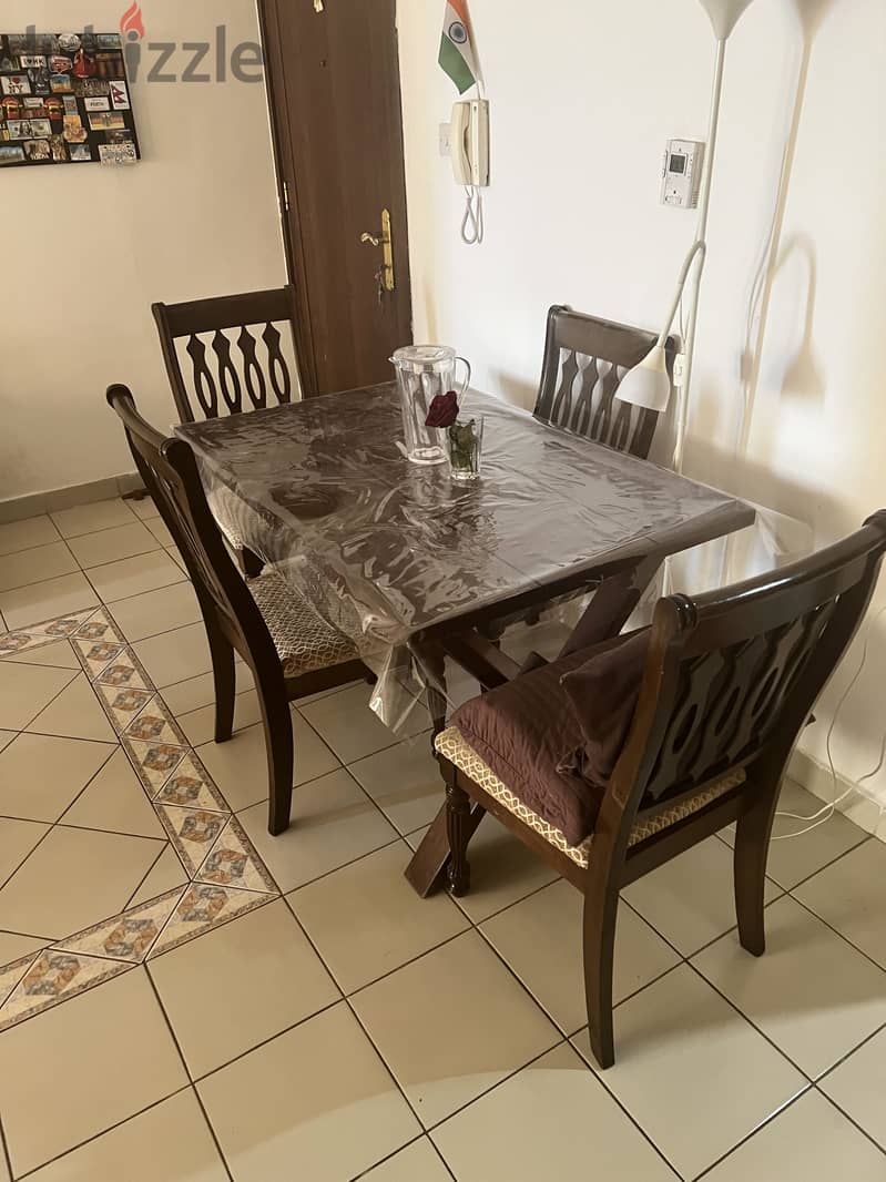 Dining table with 4 chairs for sale in mangaf 2