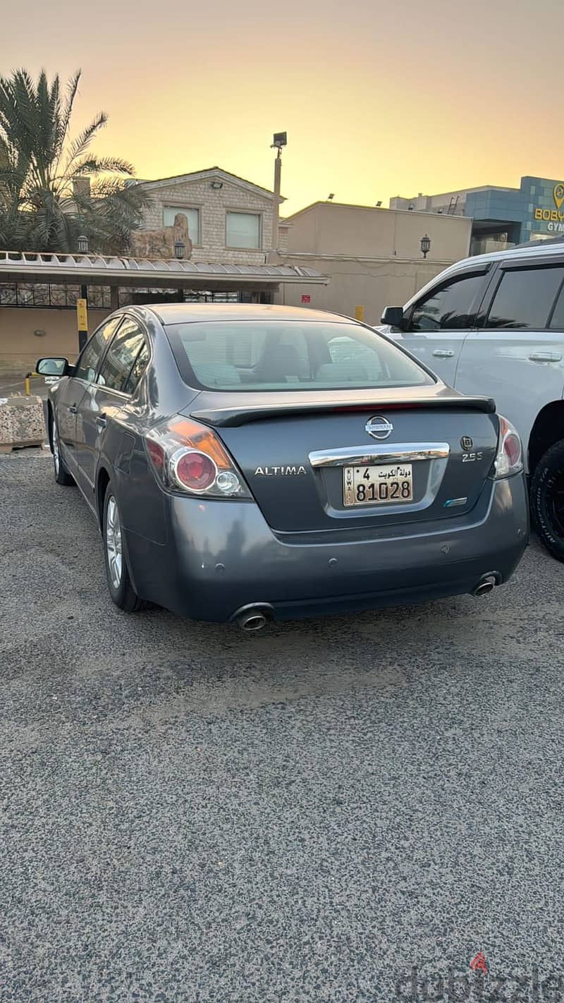 Nissan Altima 2010 1