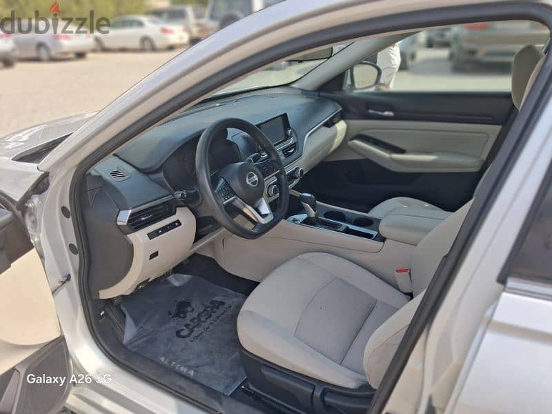 Nissan Altima 2019 4