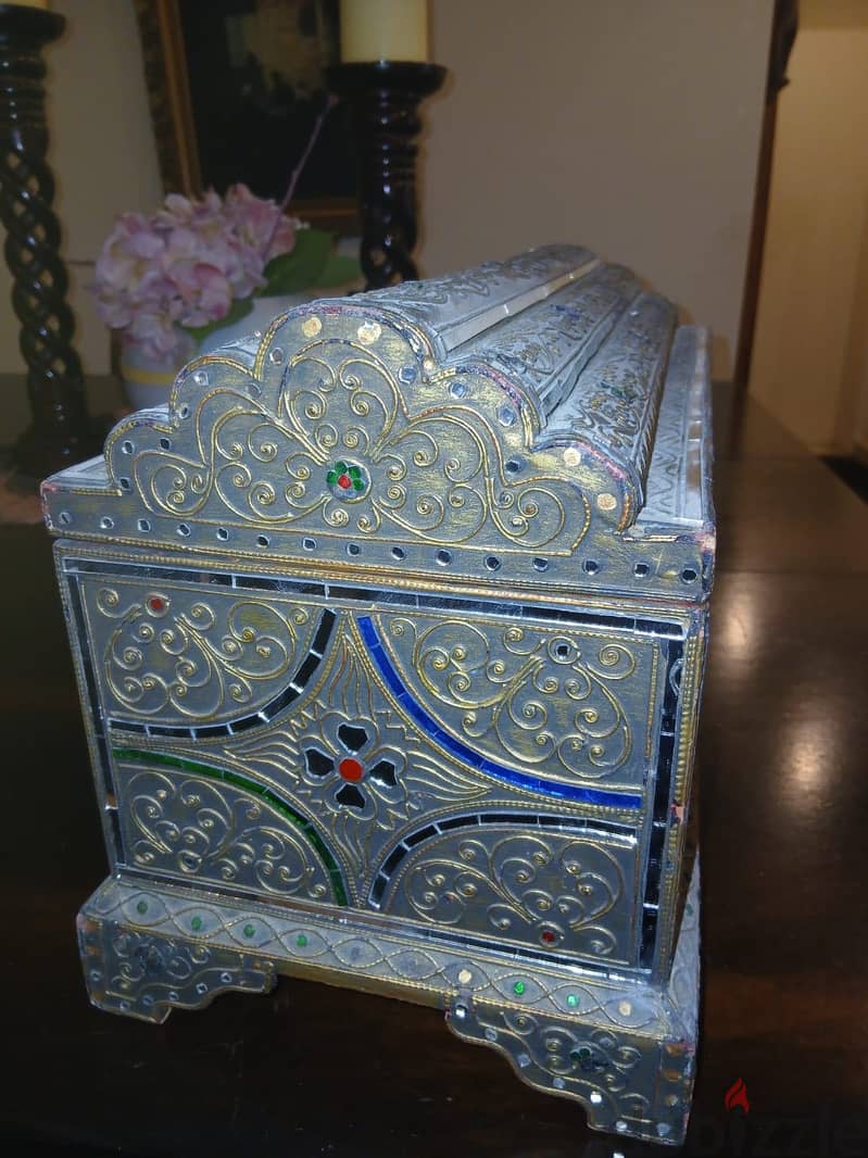 صندوق خشب انتيك مزخرف يدوياً - شغل نحاس ومرايا 3