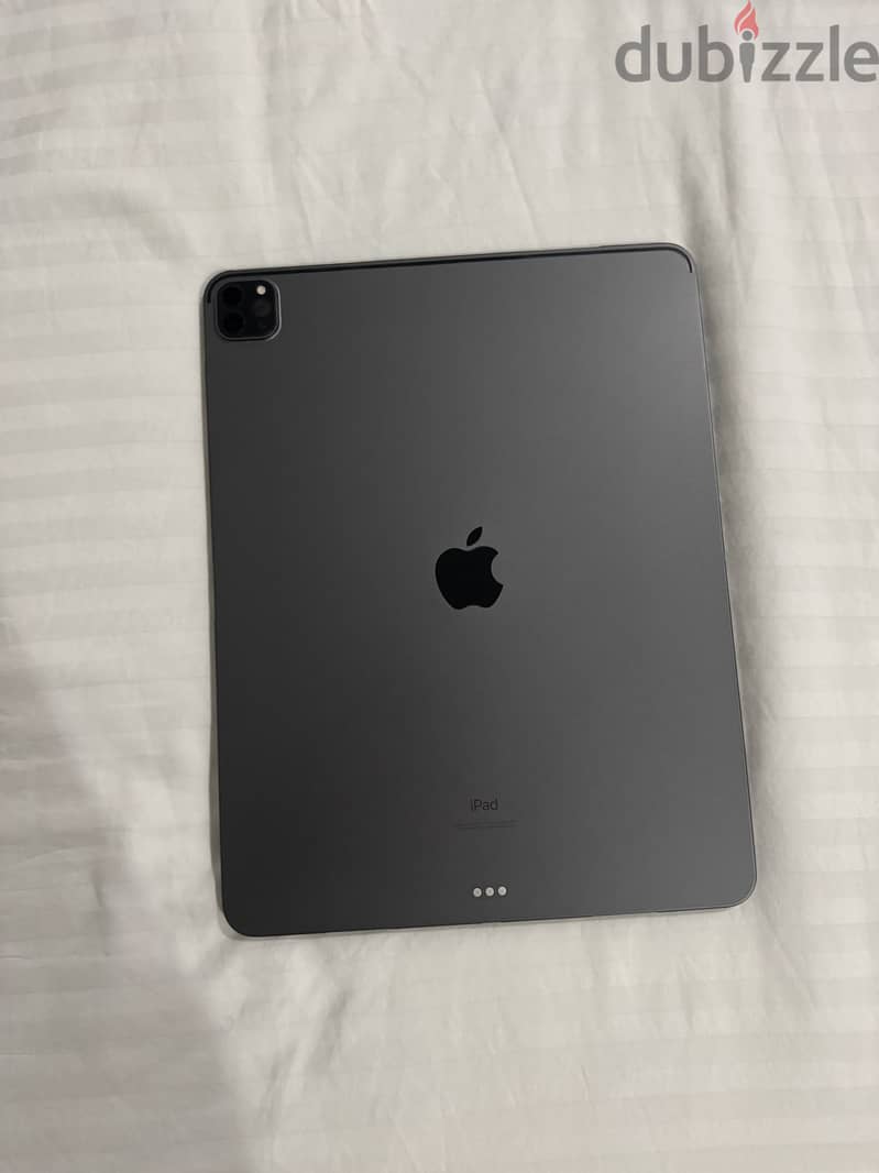 Ipad pro 12.9 inch M1 with Magic Keyboard 4