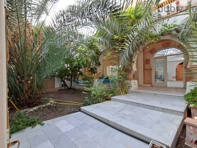 Spacioius Villa in Qortuba
