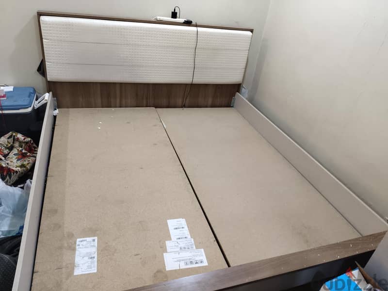 queen bed for sale 1