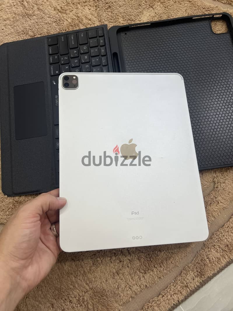 Ipad pro 12.9 inch( 1 terabyte) generation 5 4