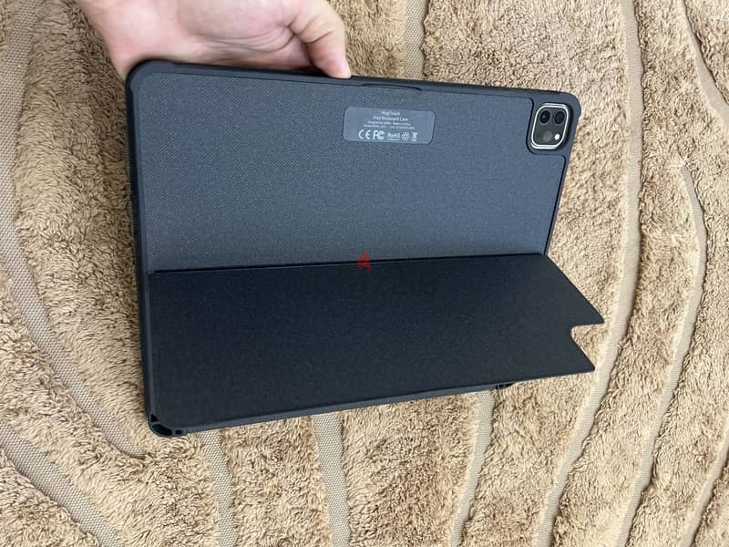 Ipad pro 12.9 inch( 1 terabyte) generation 5 8