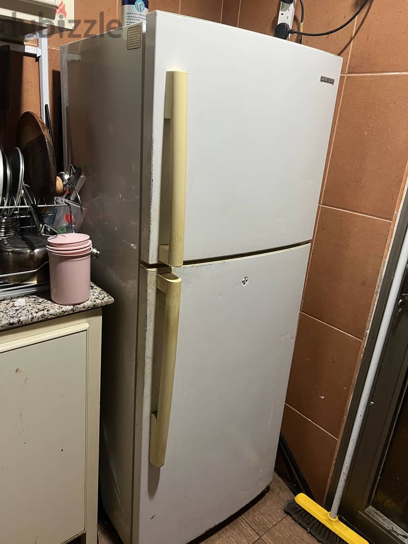 Samsung fridge (285 liters) 1