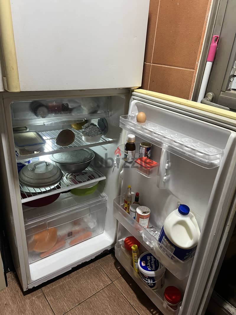 Samsung fridge (285 liters) 4