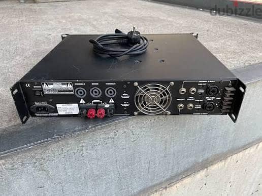 crest aaudio pawer amp. 2600 watts. subwoofer out and full range out 1