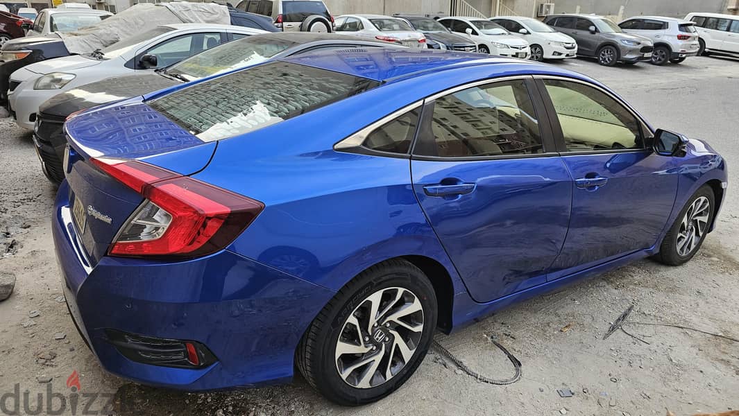 Honda Civic 2019 4