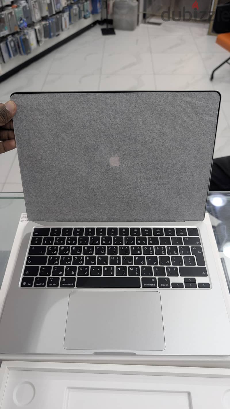 Apple MacBook air M5 512GB (non active device) 1