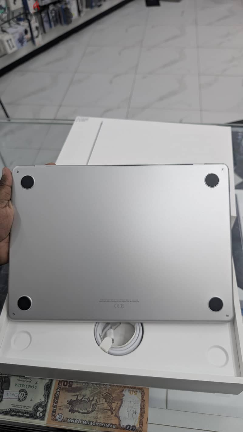Apple MacBook air M5 512GB (non active device) 4